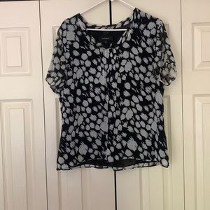 Jones Wear Black and Gray Top